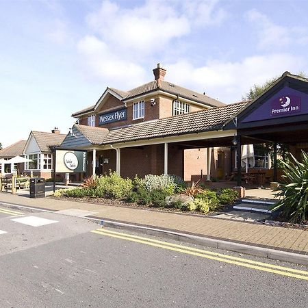 Premier Inn Bristol South Extérieur photo